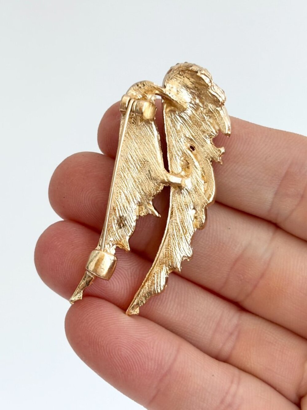 Double Angel Wing Gold Toned Rhinestone Textured Vintage Inspried Brooch Pin - Picture 10 of 11